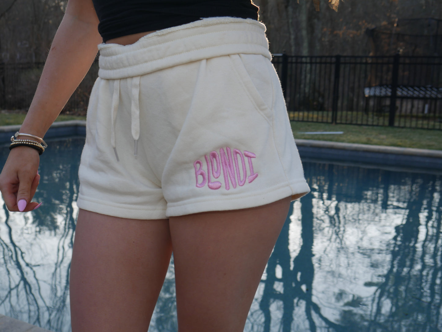 Chill out sweat shorts embroidered